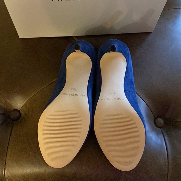 Marc Fisher Dark Blue Suede Chris2 heels. - Picture 4 of 6